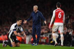 Wenger biết ơn Cech sau trận thắng vất vả trước Newcastle