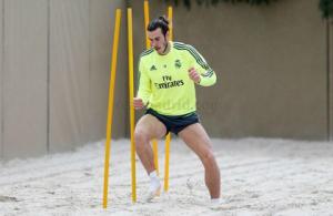 Ngôi sao Gareth Bale tập luyện cực khủng trên cát