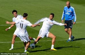 Zidane dẫn dắt Real: Trong hy vọng về “phù thủy” mới