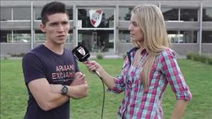 Tiền vệ Sevilla gạ người mẫu gửi ảnh nóng