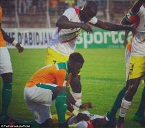 Sao PSG nhanh trí cứu mạng đồng nghiệp trên sân cỏ