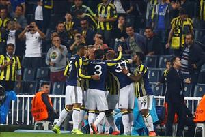 Máy bay của Van Persie gặp sự cố khi đến Old Trafford