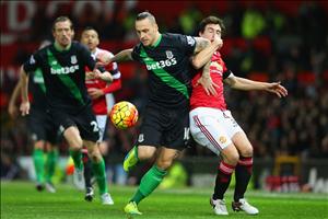 MU vs Stoke (18h ngày 2/10): Món quà có độc và kẻ cùng đường