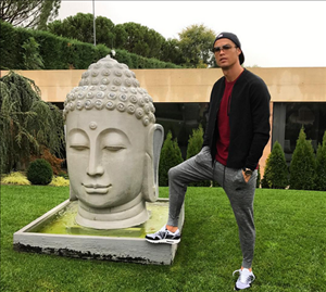 Ronaldo làm dậy sóng dư luận vì hành vi phản cảm