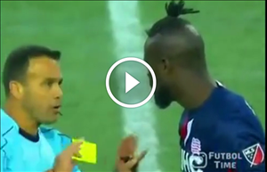 Ăn mừng bàn thắng quá lố, nhận ngay thẻ vàng