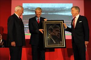 Wenger xin lỗi fan Arsenal vì 20 năm “khổ đau”