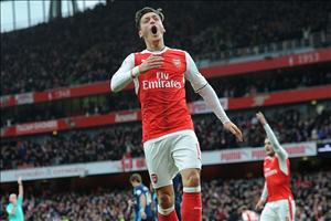 Wenger: Ozil có thể trở thành Dennis Bergkamp nếu...