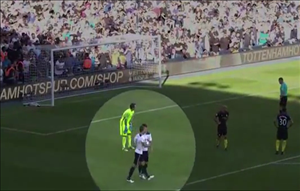 Tiền vệ Lamela giành giật quyền đá 11m với Son Heung-min rồi ... sút hỏng