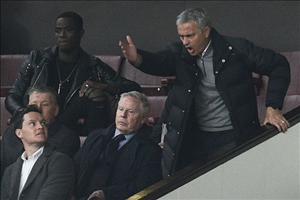 Mourinho gặp hạn với 2 án phạt cực nặng chỉ trong 1 tháng