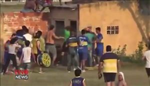 Ẩu đả kinh hoàng ở giải hạng làng tại Argentina