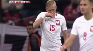 Cầu thủ Ba Lan vô tình tạo ra siêu phẩm ... phản lưới nhà