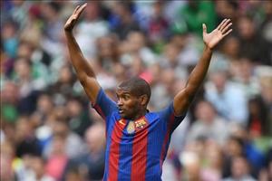 Hậu vệ trẻ Barca gặp sự cố dở khóc dở cười