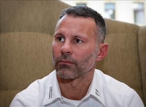Ryan Giggs bán vé off fan với giá cắt cổ