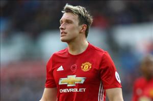 Góc M.U: Phil Jones, bây giờ hoặc không bao giờ!