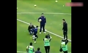 Ngôi sao Ronaldo thua chú bé 10 tuổi ở trò chơi tâng bóng