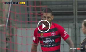 Ăn mừng bàn thắng như điên dù bị ... từ chối do việt vị