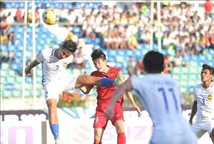 Công Vinh và Văn Quyết bị báo Tây chê tơi tả sau trận thắng Malaysia