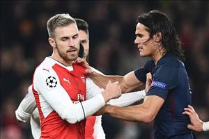 Huyền thoại M.U và Liverpool hùa vào chê Aaron Ramsey ẻo lả