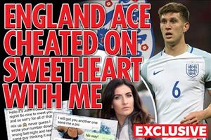 Sao trẻ Man City bị tố lừa dối cả bồ và bạn gái