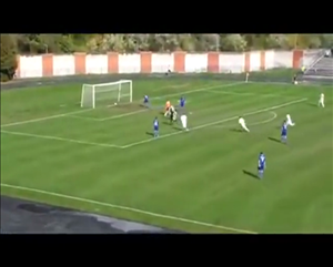 Mất bàn thắng vì lý do trời ơi đất hỡi