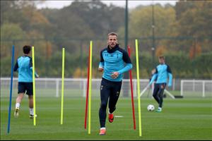 HLV Tottenham để ngỏ khả năng xếp Harry Kane đá chính trước Arsenal