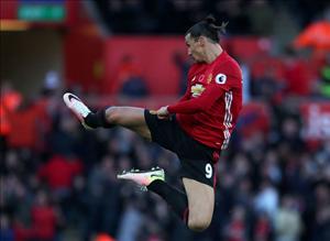 Zlatan Ibrahimovic tung vô ảnh cước để ăn mừng bàn thắng