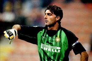 Gianluca Pagliuca: Bức tường của những màu xanh