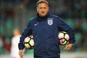 HLV Conte đau lòng khi mất cánh tay phải đắc lực