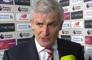 Mark Hughes: “Muốn đánh bại Liverpool, hãy bắt chước Stoke”