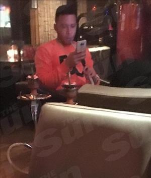Lộ ảnh hút shisha, Memphis Depay hết đường ở lại MU