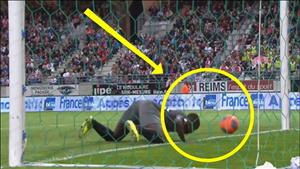 Các pha ghi bàn theo kiểu hạ nhục thủ môn