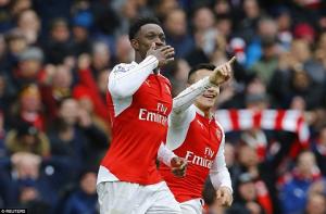 Welbeck suýt không thể trở thành vị cứu tinh của Arsenal