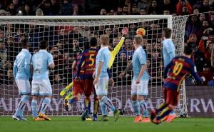 Messi vượt qua Ronaldinho về khả năng đá phạt