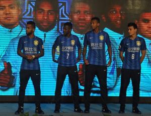 Teixeira, Ramires, Jo sẽ ra sân trong trận gặp Bình Dương