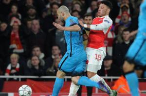 Wenger xác nhận Chamberlain chấn thương đầu gối nghiêm trọng