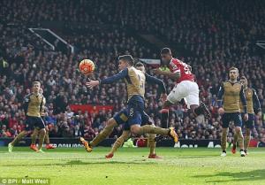 Dư âm trận M.U 3-2 Arsenal: Tội đồ Gabriel Paulista