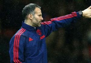 Vì sao Giggs vắng mặt ở trận gặp Stoke?