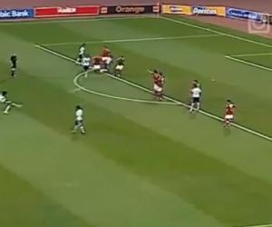 Thủ môn bắt như thế này, đến Hulk cũng phải chào thua