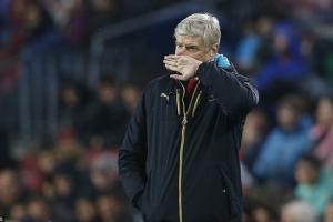 Wenger bị trò cũ “tấn công” không thương tiếc