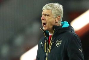 Wenger: “Thua Tottenham có sao không nhỉ?”