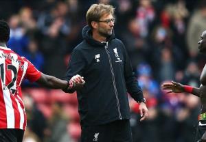 Klopp đi vào sử sách Liverpool sau cú trượt chân tại St. Mary's