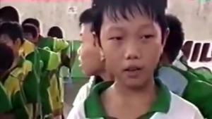 Clip độc: Xem tiền vệ Xuân Trường chơi bóng lúc còn bé