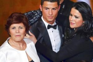 Ronaldo tính thuê lính đặc nhiệm bảo vệ mẹ