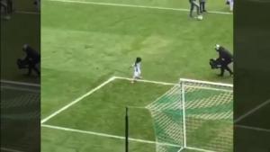 Cầu thủ nhí gây sốt bằng màn ăn mừng theo phong cách Ronaldo