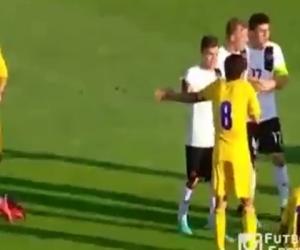 Tình huống nhận thẻ đỏ quá nhọ