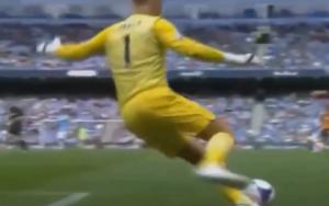 Tổng hợp các pha xử lý bằng chân bá đạo của những người gác đền