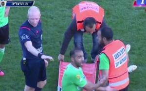 Ai bảo cứu thương trong bóng đá là công việc đơn giản