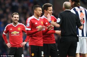 Mất Mata vì thẻ đỏ, M.U phiên bản Van Gaal đành hiện nguyên hình