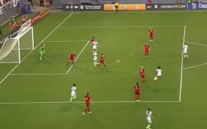 Nữ tuyển thủ Mỹ lập siêu phẩm đỉnh cao thế giới