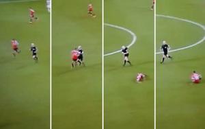 Thần đồng Rashford đã bị trọng tài Mike Dean triệt hạ ra sao?